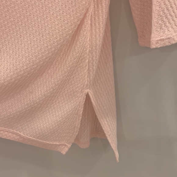 NWT light pink side slit waffle fabric shirt - Picture 4 of 6